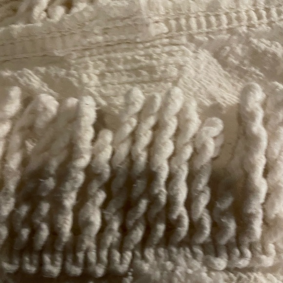 Textured Cream chenille bedspread - Picture 3 of 5